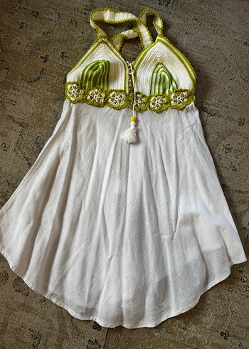 El örgüsü Nakışlı ve Boncuklu Beyaz Askısız elbise