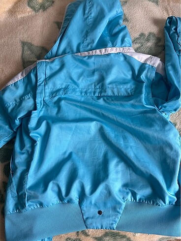 s Beden Satıldı Puma yağmurluk