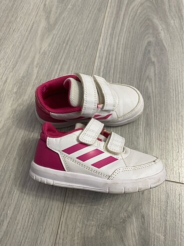 23 Beden Adidas spor ayakkabı