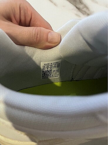 43 Beden beyaz Renk Adidas erkek ayakkabı