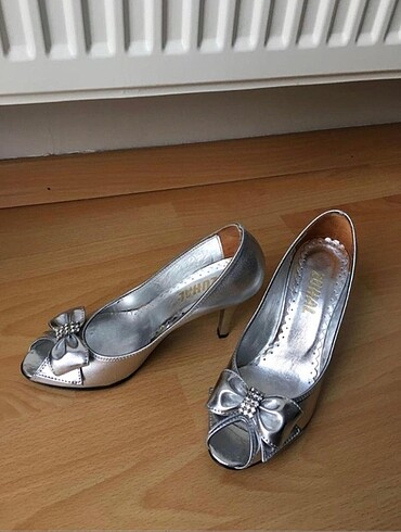 Gümüş ayakkabı - Görsel 3