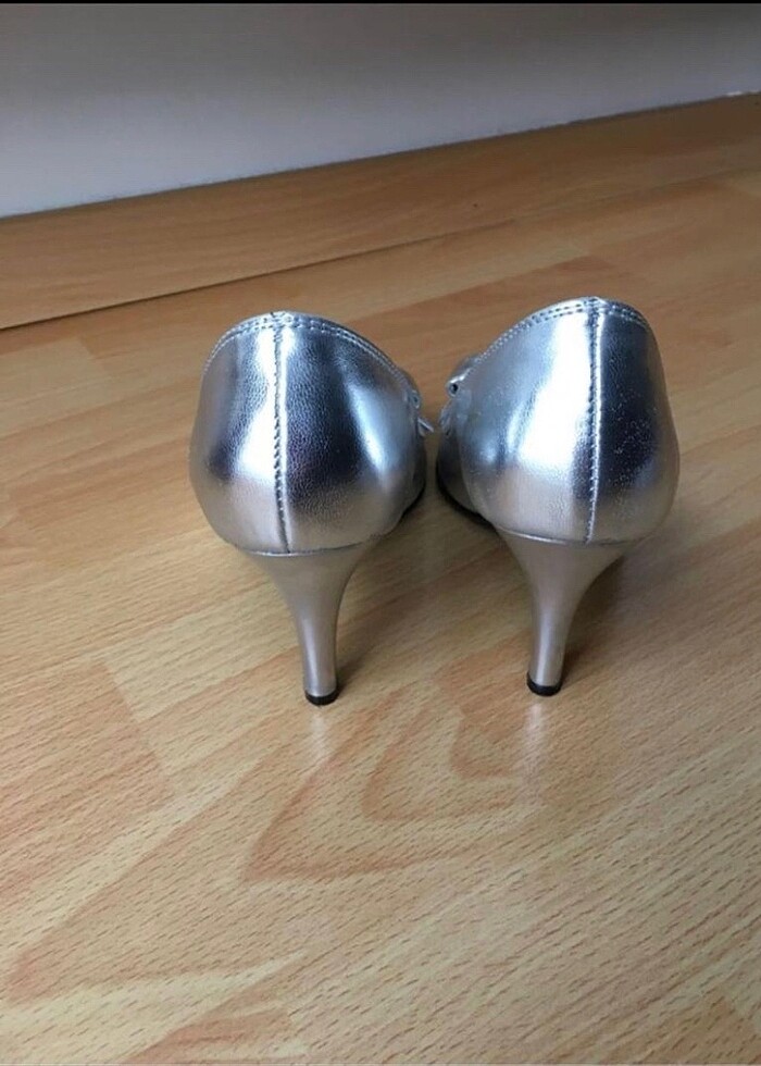 Gümüş ayakkabı - Görsel 2