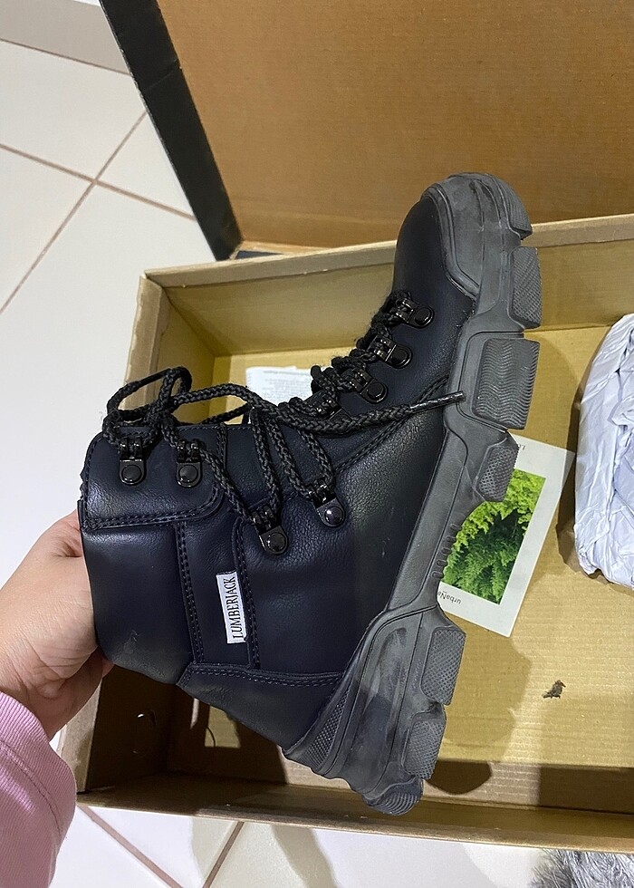 Siyah bot - Görsel 4