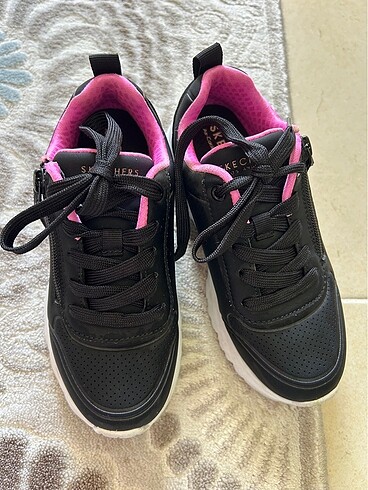32 Beden Skechers ayakkabı