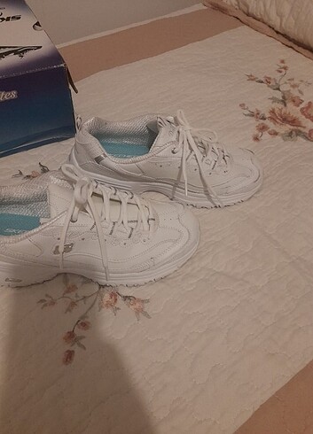 39,5 Beden beyaz Renk Orijinal skechers hiç giyilmemis