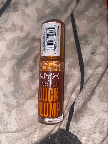 NYX duck plump 06