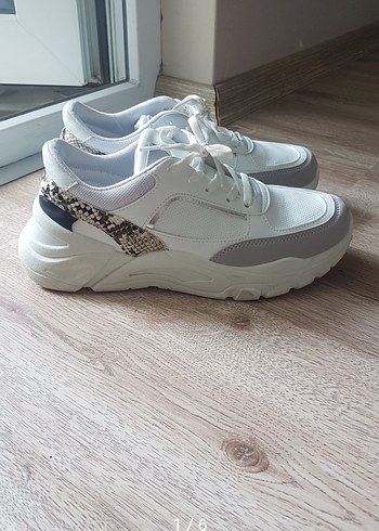Beyaz Yılan Desenli Platform Spor Ayakkabı