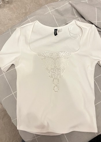 Dantel Detaylı V Yaka Hamile Tişörtü - Görsel 2