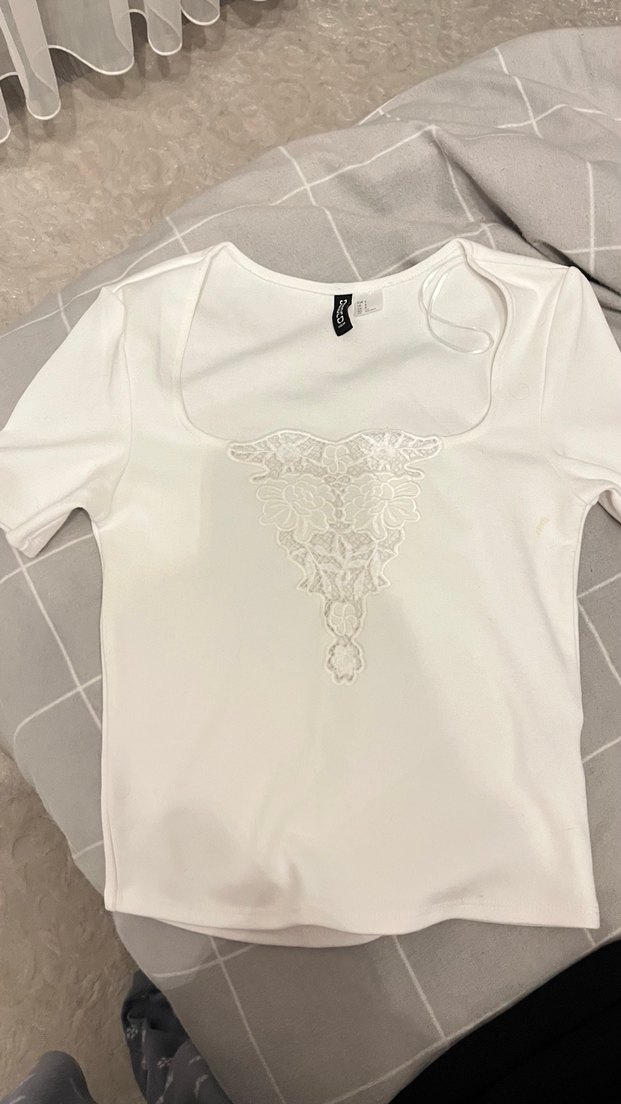 Dantel Detaylı V Yaka Hamile Tişörtü - Görsel 2