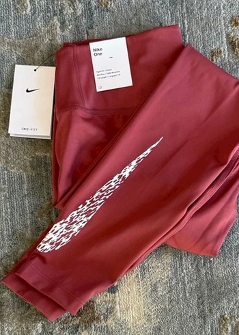 Nike Kırmızı Baskılı Kadın Tayt