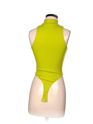 xs Beden Bershka Bluz %70 İndirimli.