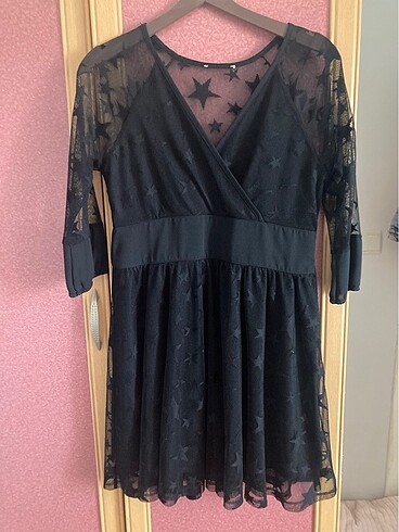 Siyah mini yıldızlı elbise