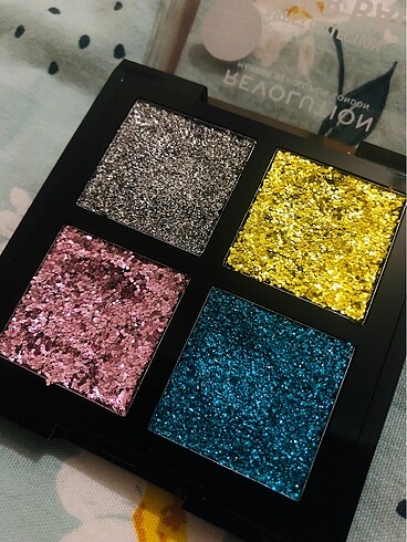 Revolution Revolution glitter