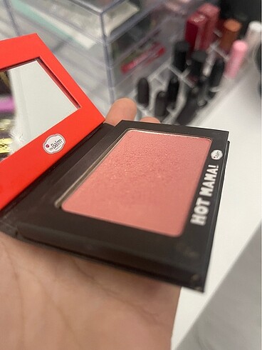 Beden THE BALM HOT MAMA