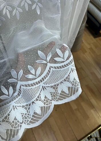 Beden 110 cm Eninde 145 cm yüksekliğinde Dikili Tül Briz Tül Perde Mut