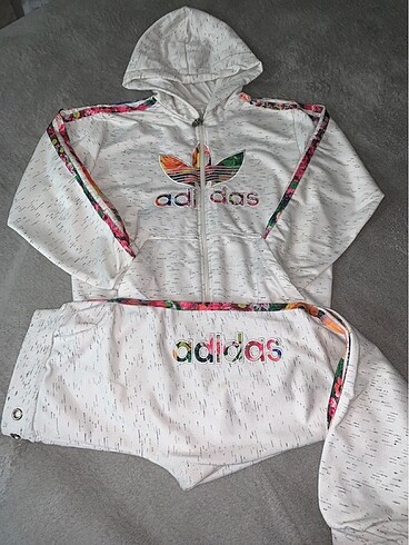 Adidas eşofman takımı 8-9 yaş kızçocuk