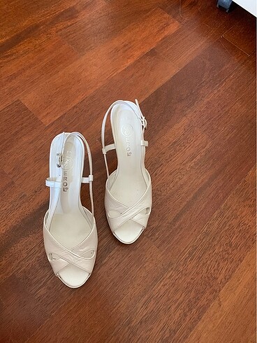 Gelinlik altına Deri Stiletto