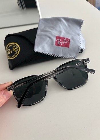 Ray-Ban Gri Klasik bay bayan Güneş Gözlüğü - Görsel 2