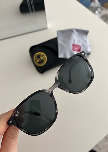 Ray-Ban Gri Klasik bay bayan Güneş Gözlüğü - Görsel 4