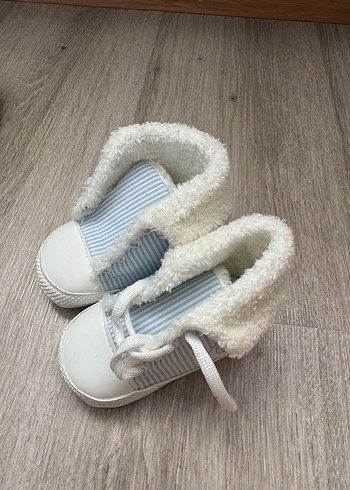 Beyaz Tüylü Çizgili Erkek Bebek İlk Adım Ayakkabısı