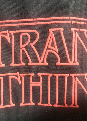 Stranger Things Baskılı Siyah crop Sweatshirt - Görsel 2