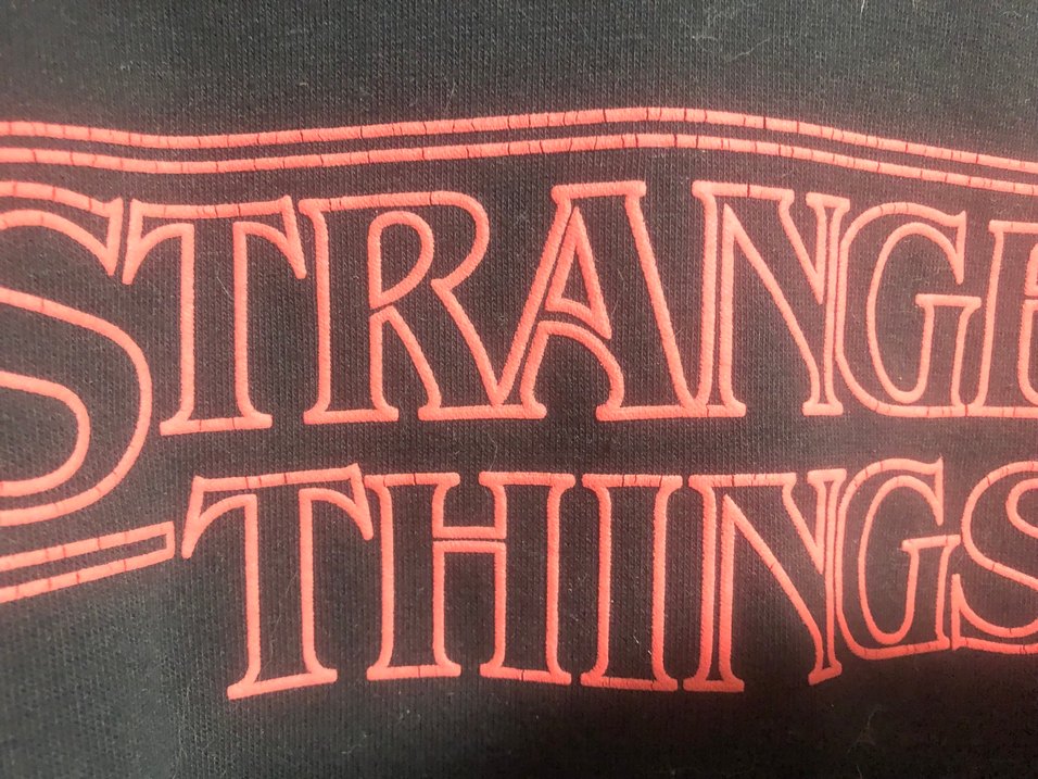 Stranger Things Baskılı Siyah crop Sweatshirt - Görsel 2