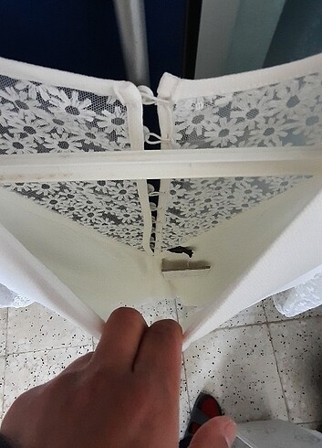 40 Beden beyaz Renk Gipürlü astarlı yeni etiketli elbise