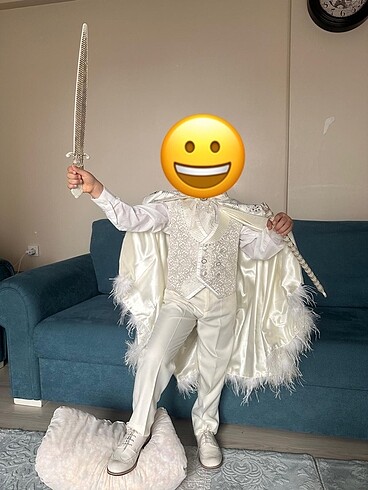 Sünnet ve tüm aksesuarları şapka ayakkabı kılıç