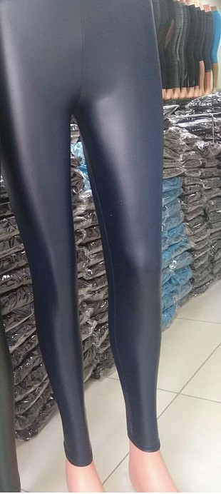 Parlak Ic Belli Etmeyen Tayt Diger Tayt Spor Tayti 100 Indirimli Gardrops