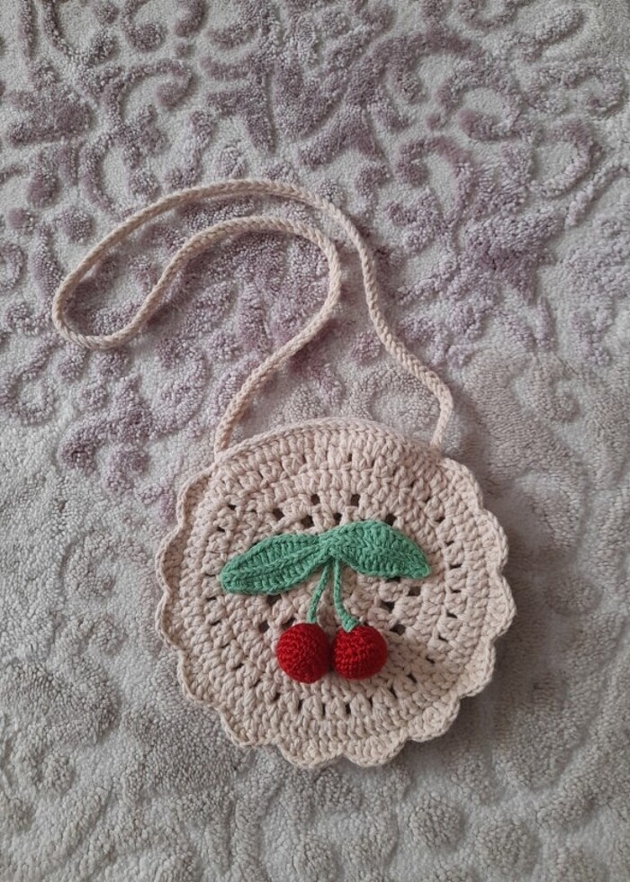 Kirazlı tokalı çanta - Görsel 2