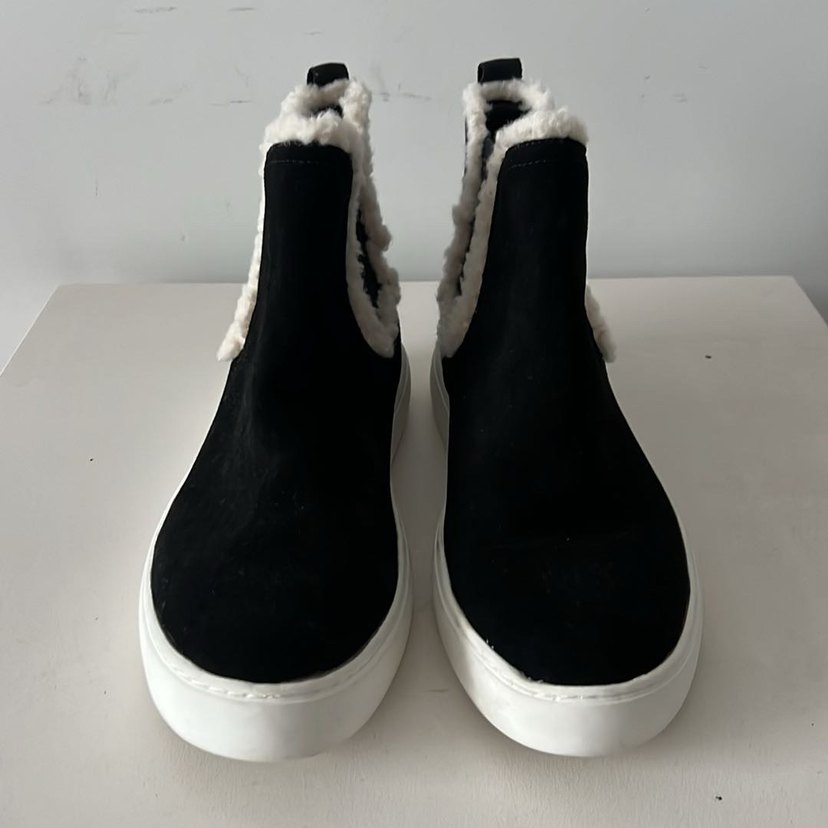 Siyah Kürklü Kadın Bot - Görsel 2