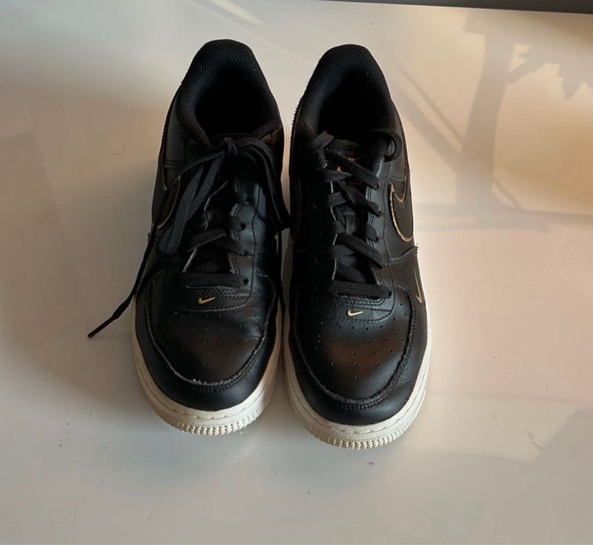 Nike Air Force 1 Siyah Bağcıklı Spor Kadın Sneakers - Görsel 2