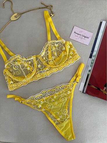 Diğer Sarı İşleme Detaylı Balenli Sütyen Tanga Set