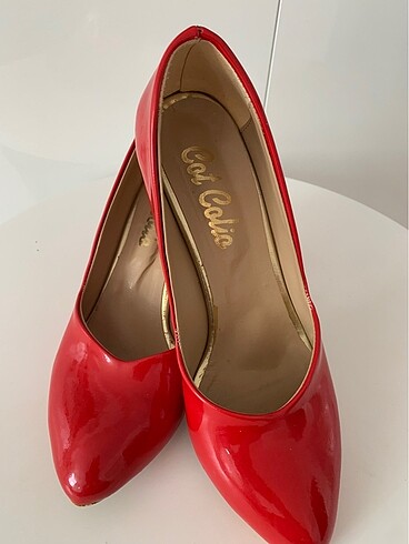 Kırmızı stiletto