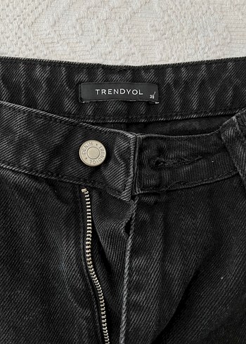 Trendyol & Milla Siyah Midi Kadın Denim Şort