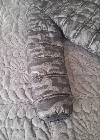 Gri Kamuflaj Desenli Erkek Çocuk Mont - Görsel 3