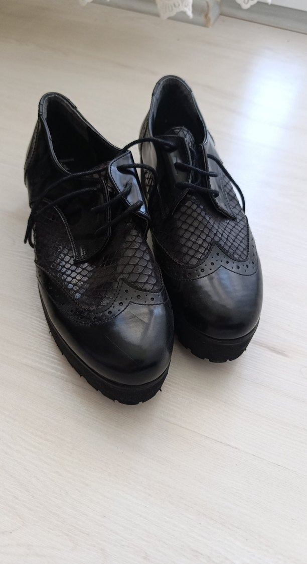 Yılan Desenli Siyah Dolgu Topuklu Bağcıklı Ayakkabı - Görsel 2