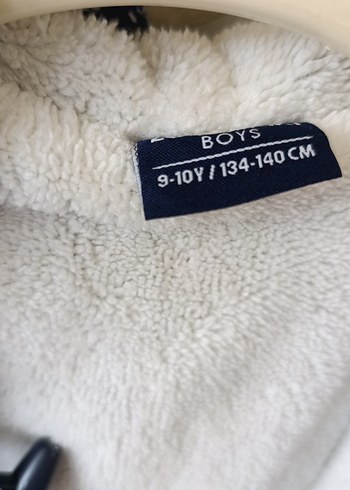 Erkek Çocuk Yüksek Yakalı Örgü Yelek - Görsel 5