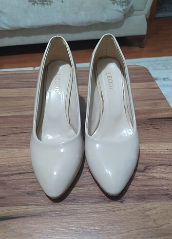 37 Beden beyaz Renk Topuklu ayakkabi