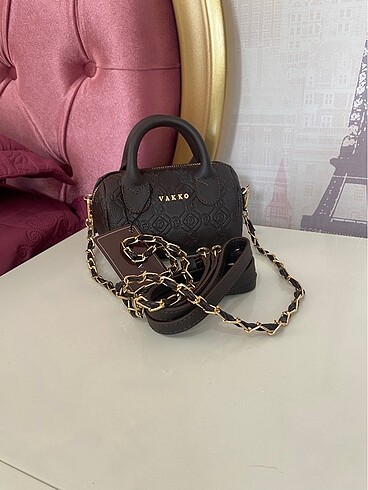 Vakko baskılı zincirli mini speedy çanta
