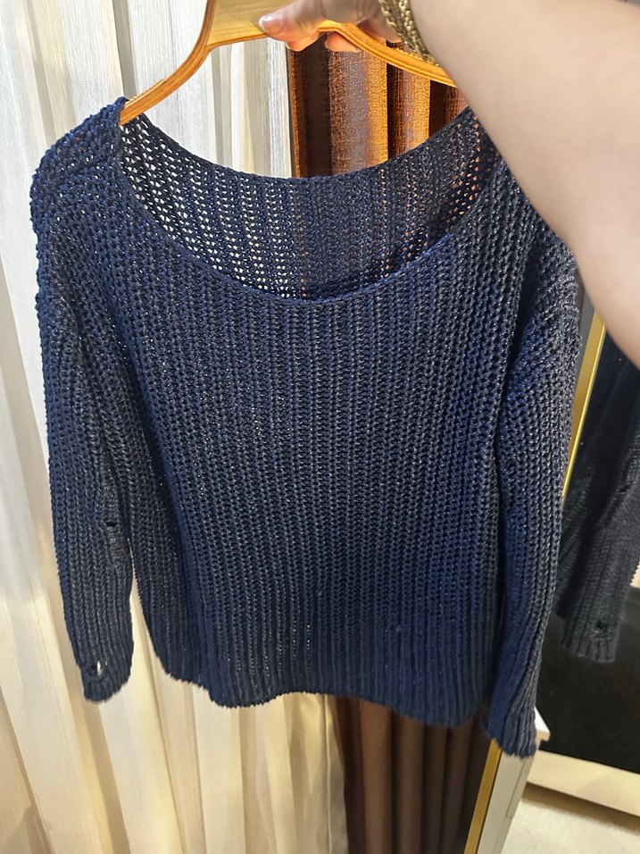 Yırtık desenli lacivert triko - Görsel 5