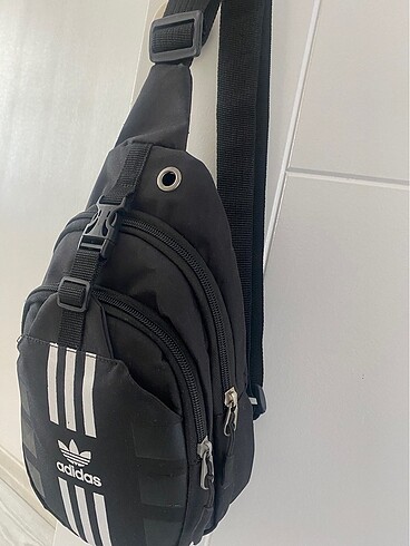 Adidas omuz çantası (orijinal değildir ama kalitelidir)