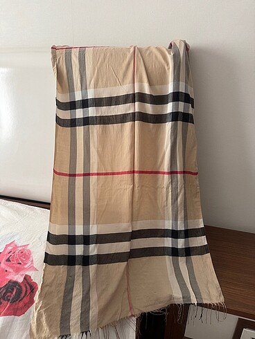 Burberry eşarp şal