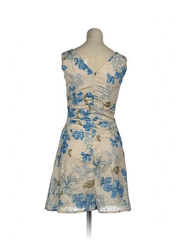 s Beden PreLoved Kısa Elbise %70 İndirimli.