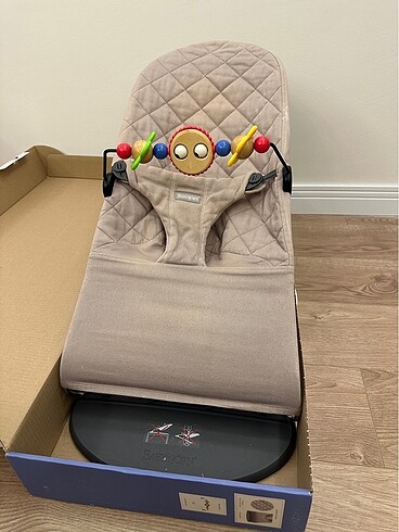 BABYBJÖRN SAND GREY RENGİ ANAKUCAĞI OYUNCAKLI