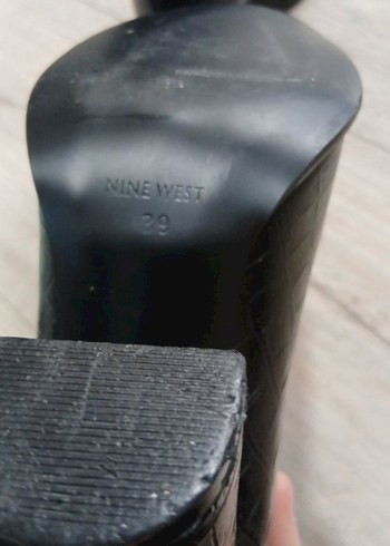 Siyah Yılan Derisi Desenli Topuklu Kadın Bot - Görsel 7