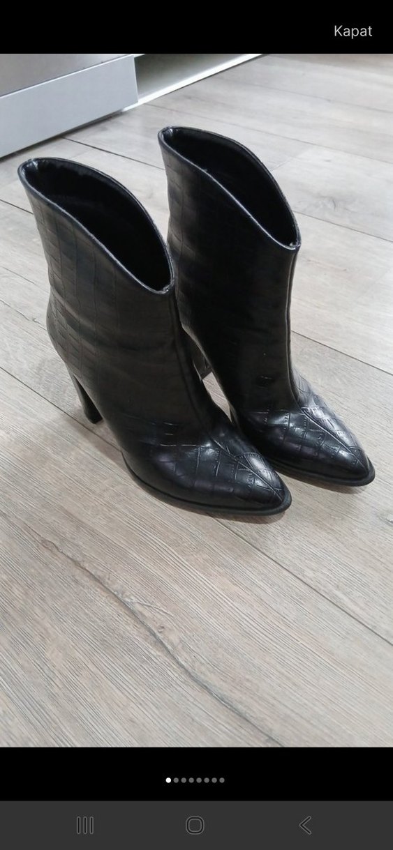 Siyah Yılan Derisi Desenli Topuklu Kadın Bot - Görsel 5