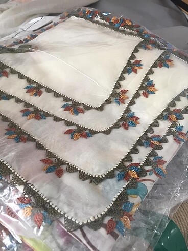 Armine Eşarp