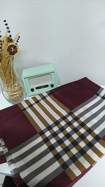 Bordo desenli şal