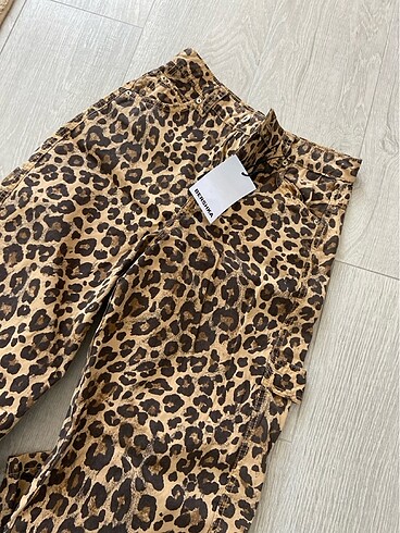 34 Beden Bershka leopar pantolon